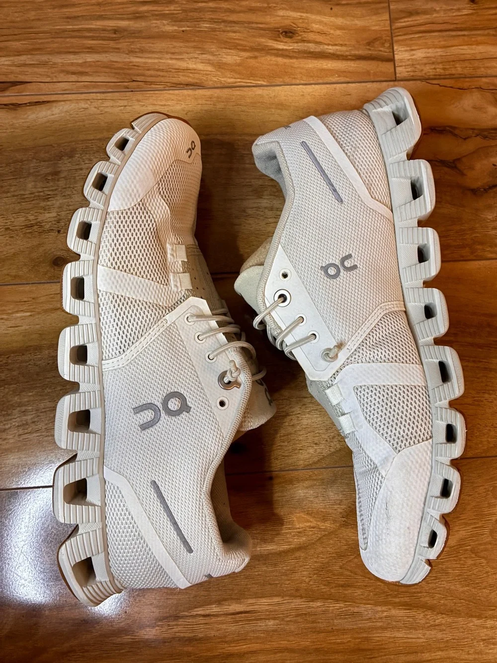 On Cloud 5 Women’s Athletic Running Sneaker Shoes, white/beige - size 8